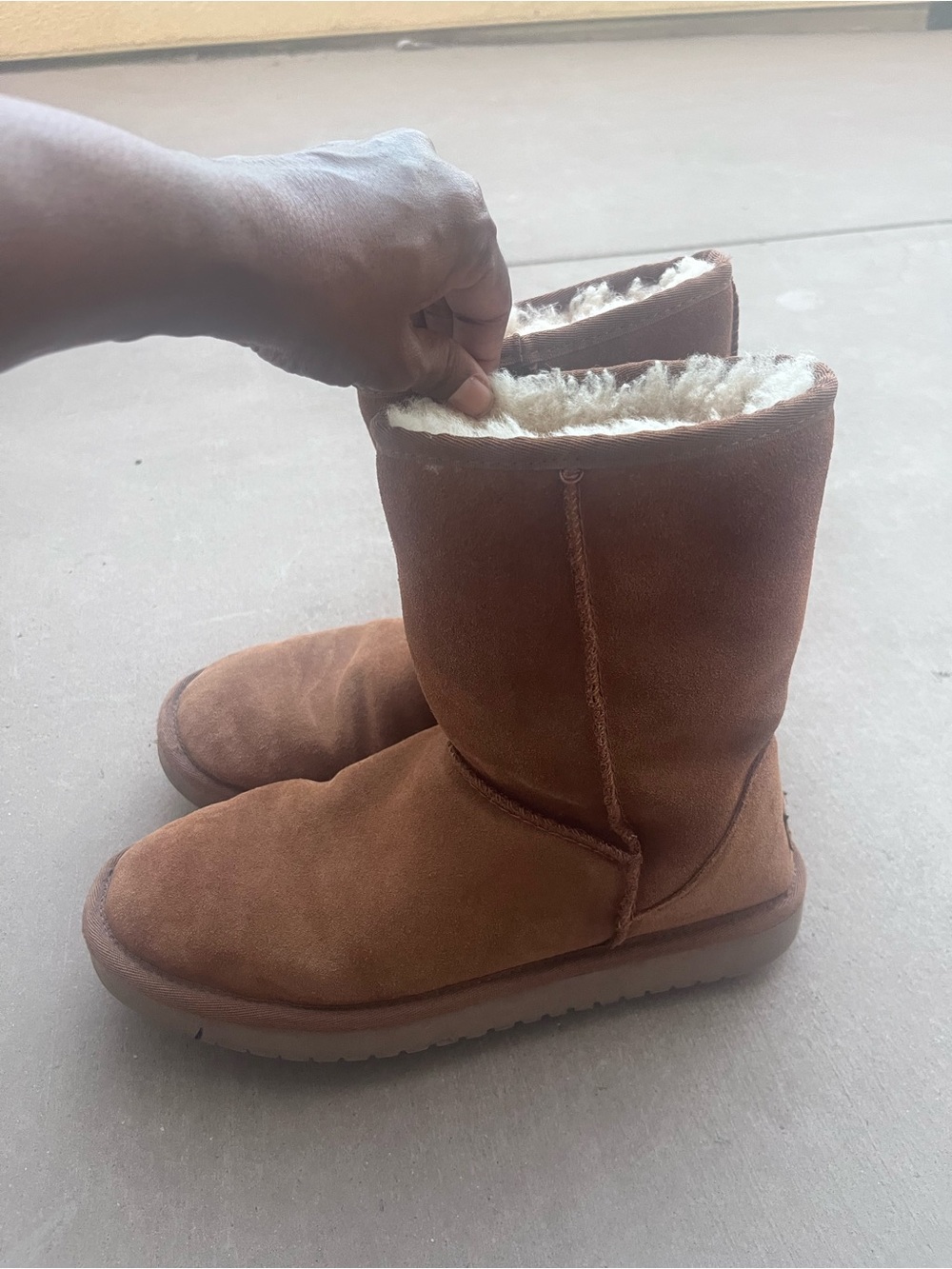Koolaburra Women’s Classic Chestnut Brown Suede Boots Size 8